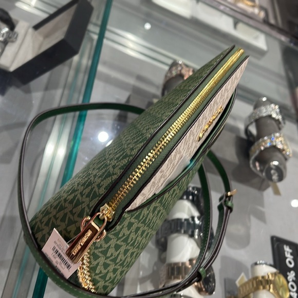 MICHAEL KORS
Jet Set Travel Medium Color-Block Signature Logo Dome Crossbody Bag - Picture 12 of 16